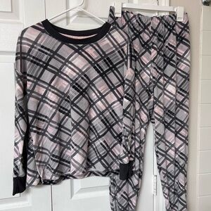 Cozy Plaid Long-Sleeve Pajama Set in Pink & Gray